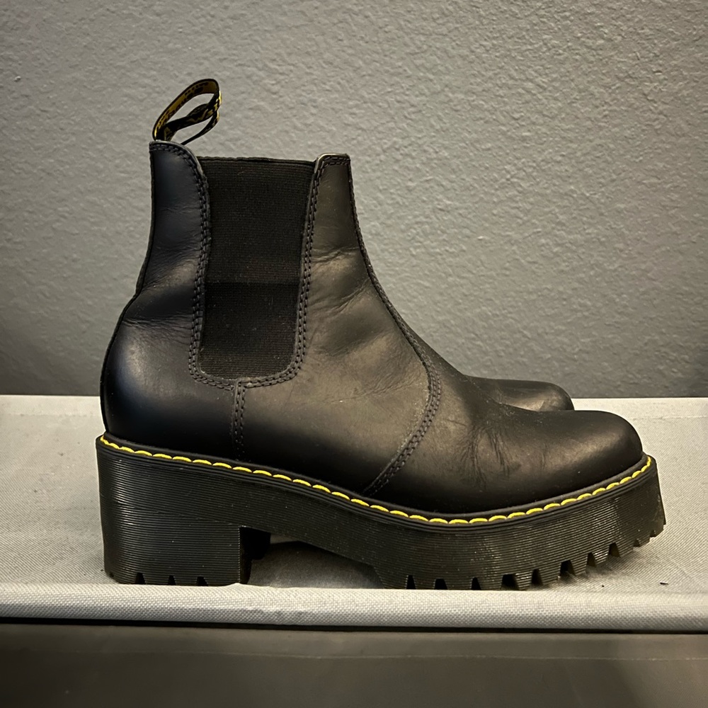 ROMETTY WYOMING LEATHER PLATFORM CHELSEA BOOTS DR MARTENS